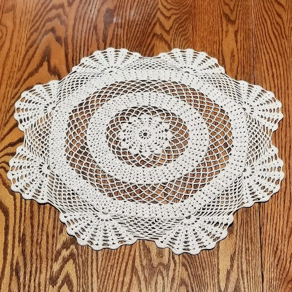 Vintage Style New Hand Crafted 4-Way Circle, Natural 20 1/4" Doily - Picture 1 of 3